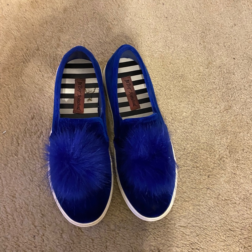Blue velvet slip-ons with Pom pom